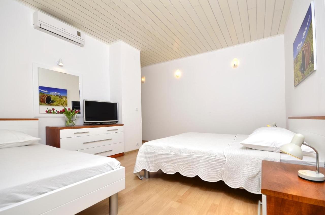 Villa Dalmatia Apartments Брела Екстериор снимка