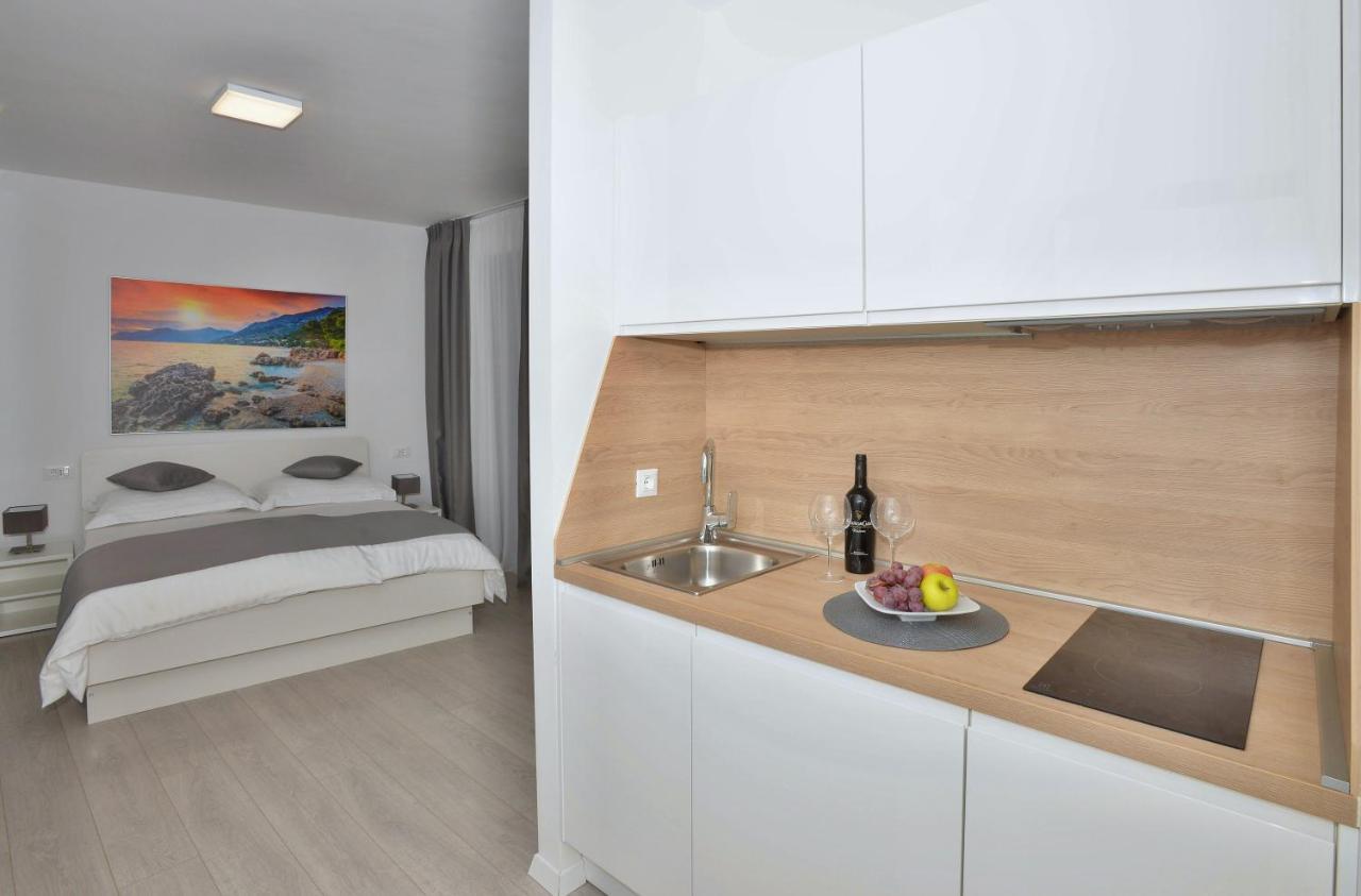 Villa Dalmatia Apartments Брела Екстериор снимка