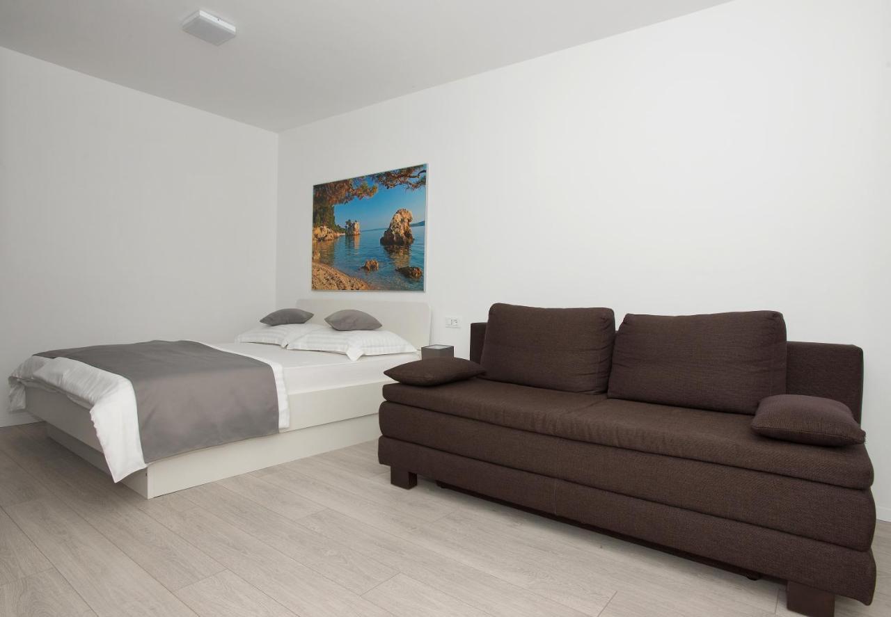 Villa Dalmatia Apartments Брела Екстериор снимка