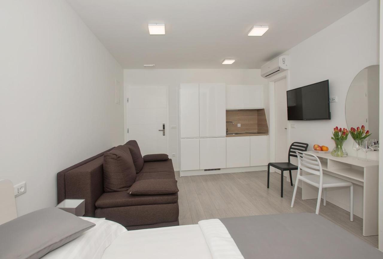 Villa Dalmatia Apartments Брела Екстериор снимка