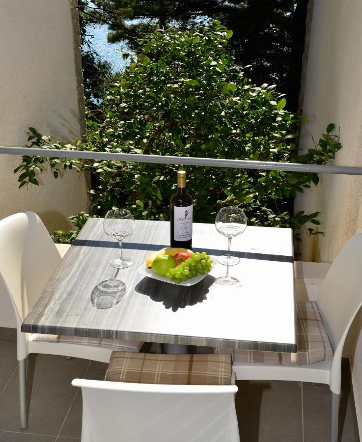 Villa Dalmatia Apartments Брела Екстериор снимка
