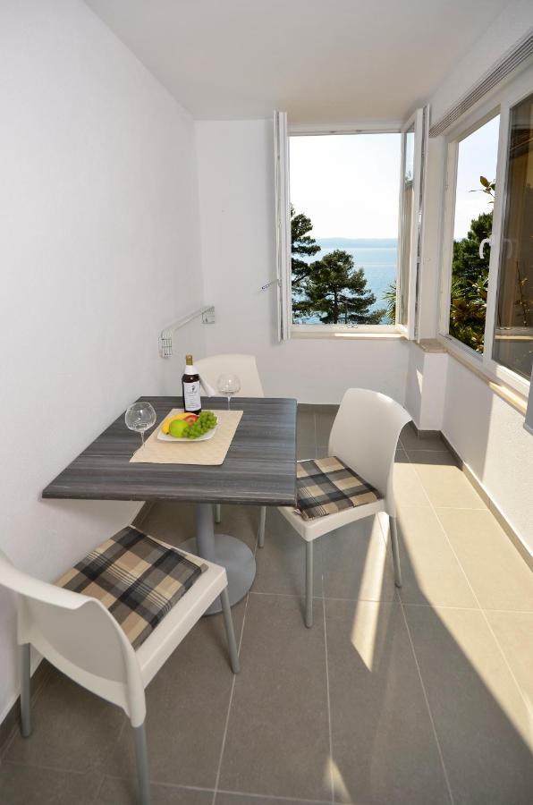 Villa Dalmatia Apartments Брела Екстериор снимка