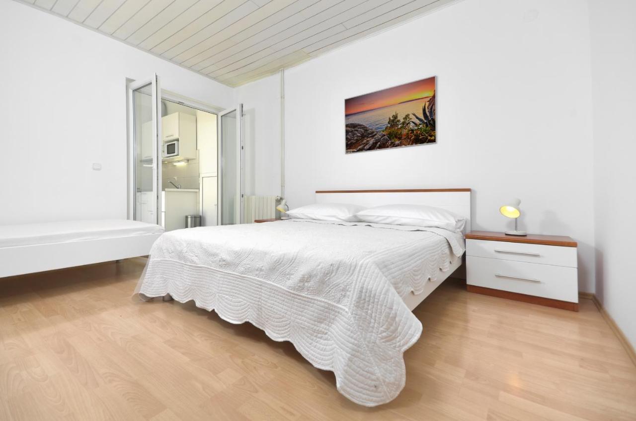 Villa Dalmatia Apartments Брела Екстериор снимка