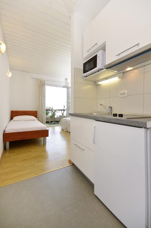 Villa Dalmatia Apartments Брела Екстериор снимка