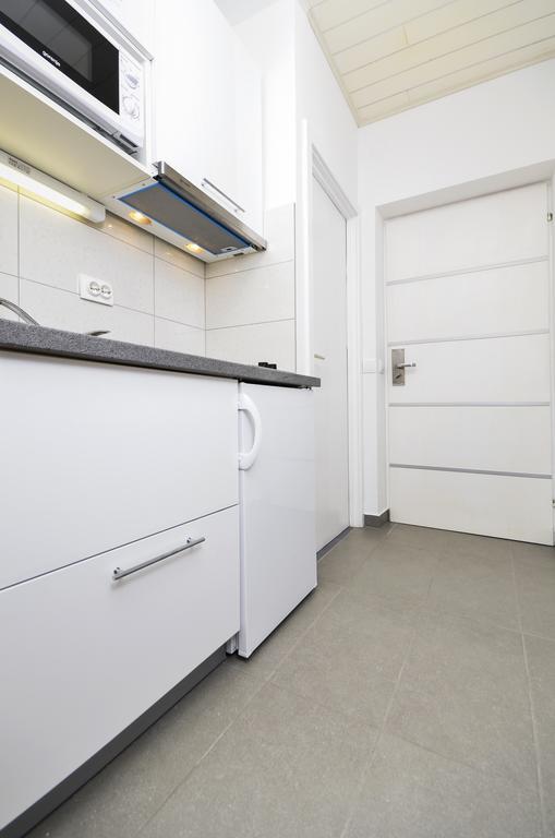 Villa Dalmatia Apartments Брела Екстериор снимка