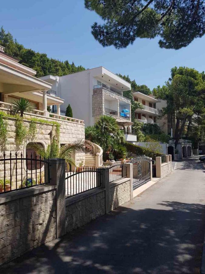 Villa Dalmatia Apartments Брела Екстериор снимка