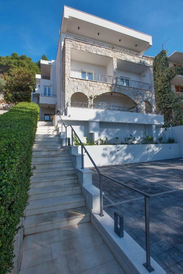 Villa Dalmatia Apartments Брела Екстериор снимка
