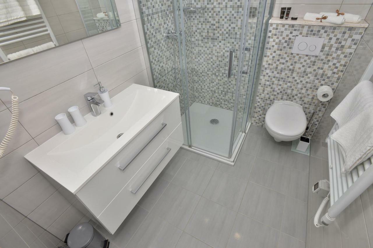 Villa Dalmatia Apartments Брела Екстериор снимка