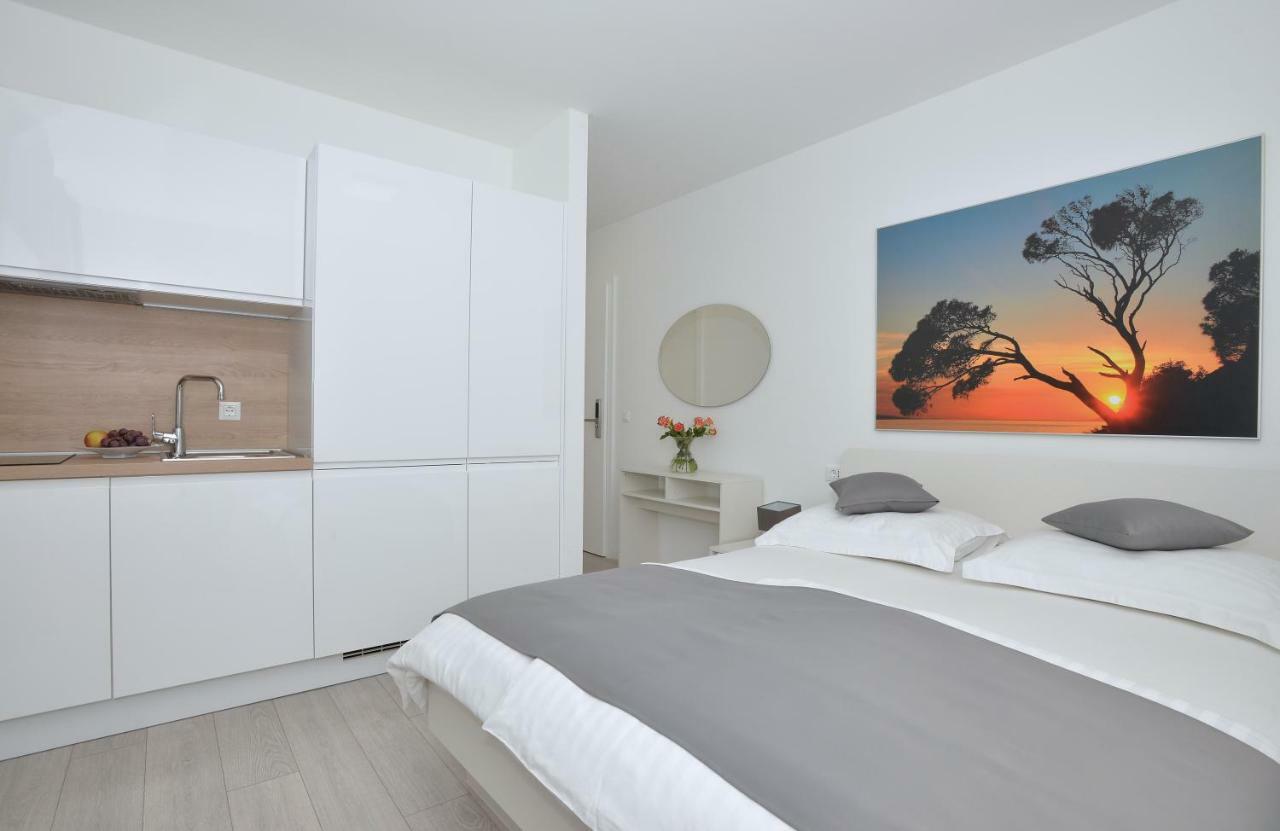 Villa Dalmatia Apartments Брела Екстериор снимка